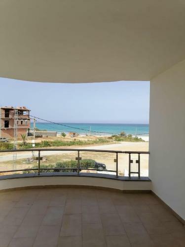 Villa S+5 Pied Dans L'eau Plage Ezzahra 22993892