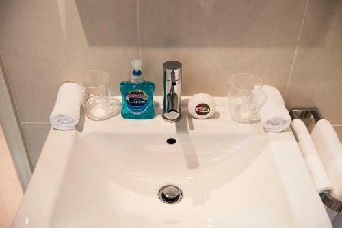 Neroli River View Apartment