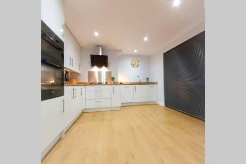 Stylish Big Home With Double En-suites