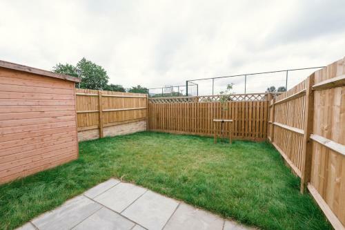 The Bracknell House Modern And Outstanding 3 Bedroom