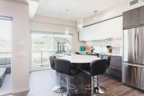 Apartamento The Blue Haven Knox View Kelowna Downtown Condo