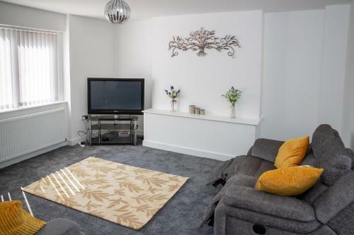 Fantastic Large House With Private Parking