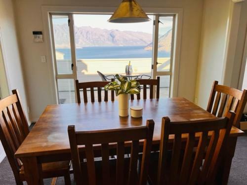 Lakeview Three Bedrooms House