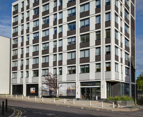 Kings Road Apartments