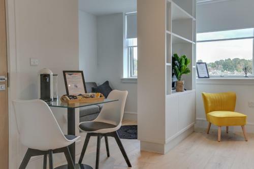 Kings Road Apartments