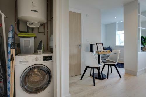 Kings Road Apartments
