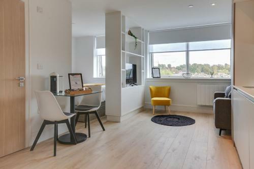 Kings Road Apartments