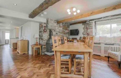 Stunning 1700?s Cottage With Unparalleled Views.