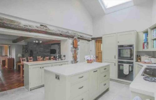 Stunning 1700?s Cottage With Unparalleled Views.