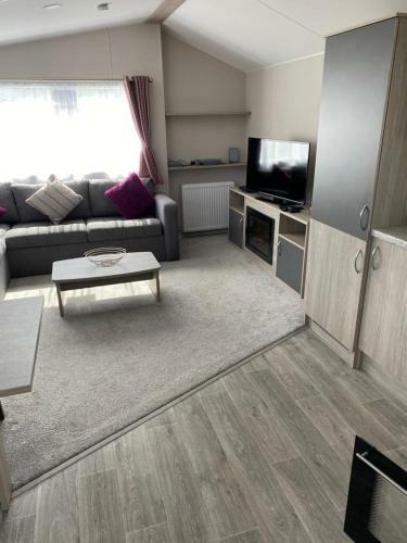 Caravan - Chesil Avenue