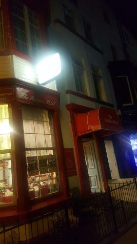 Hostal The Halifax Hotel