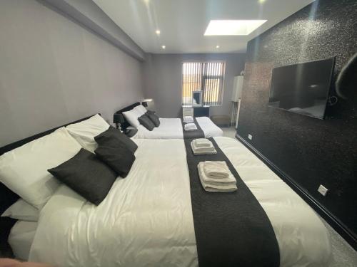 Boutique Blackpool 2 Bed Grey Apartment Sleeps 10