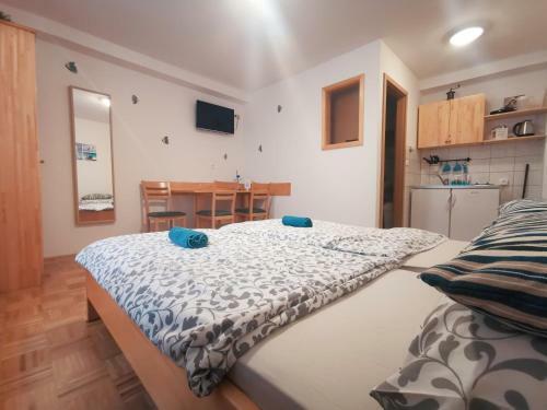 Hostal Apartments Prima Z