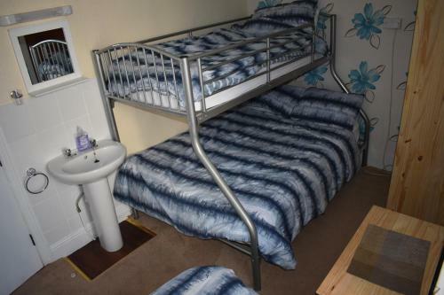 Hostal Three Piers Guest House