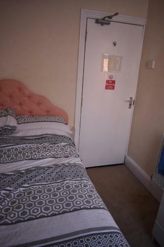 Hostal Three Piers Guest House