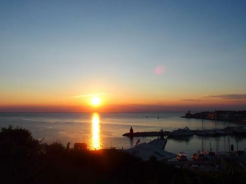 ?sunset Apartment