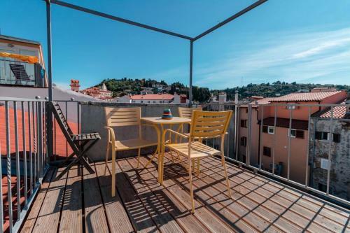 Apartments Artemus Music