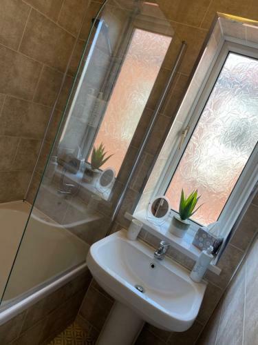Spacious And Stunning 4 Bed House In Blackpool