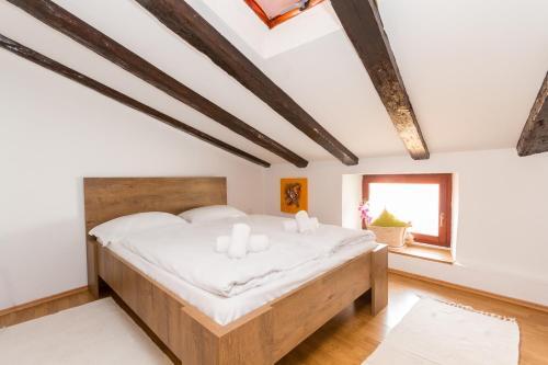Apartment Pyrrhanum By Locap Group