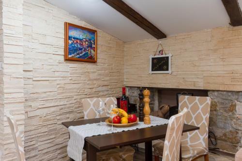 Apartment Pyrrhanum By Locap Group