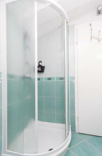 Apartment Pyrrhanum By Locap Group