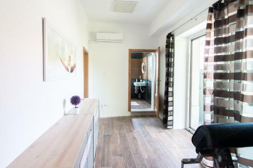 Apartment Versus Hermes Art