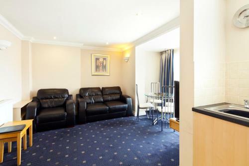 Queens Mansions: Hesketh Apartment