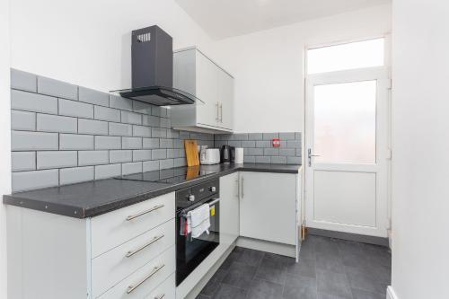 Modern Two Bedroom Apartment Close To The Seafront