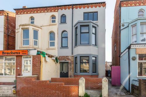 Modern Two Bedroom Apartment Close To The Seafront