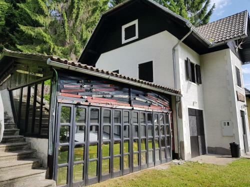 Stress-less House