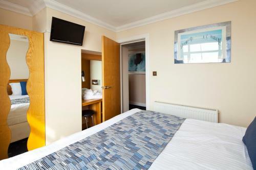 Queens Mansions: Ocean View Apartment