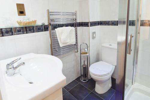 Queens Mansions: Ocean View Apartment