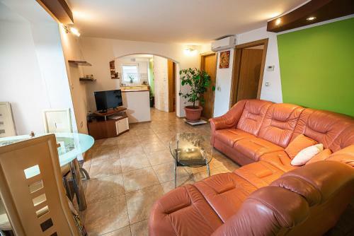 Three Bedroom Apartment With Terrace Ole