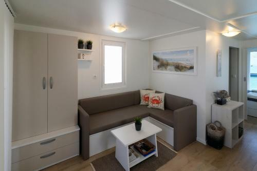 Floating House Marina Royal