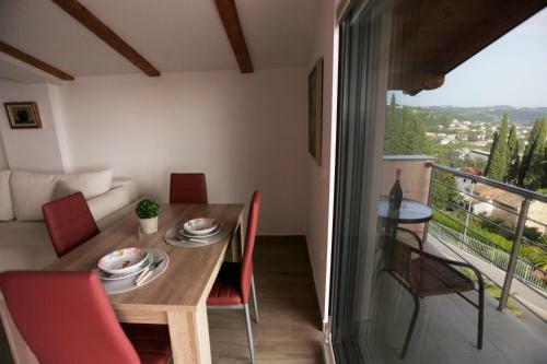 Red Rose Apartment