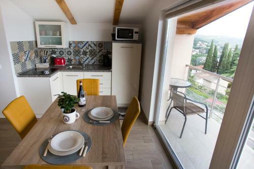 Red Rose Apartment