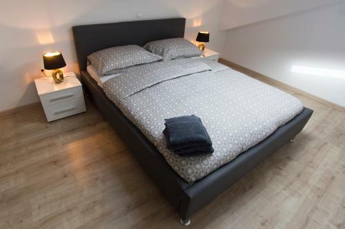 Red Rose Apartment