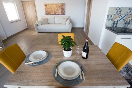 Red Rose Apartment