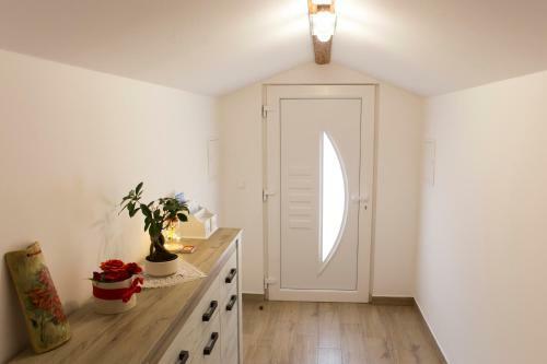 Red Rose Apartment