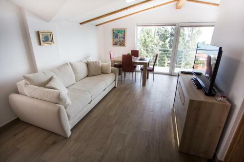 Red Rose Apartment