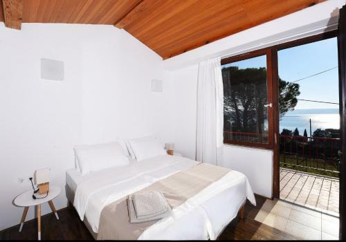 Modern & Comfy Sea View House Ng
