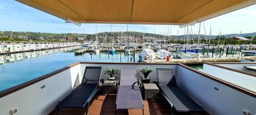 Floating Sea House Miraboat