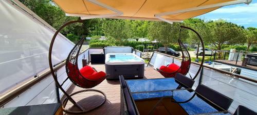 Floating Sea House Miraboat
