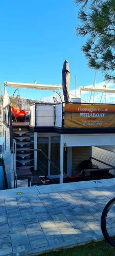 Floating Sea House Miraboat