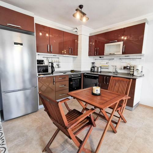 4+1 Spacious Apartment With Sea View. 5 Minutes From The Beach