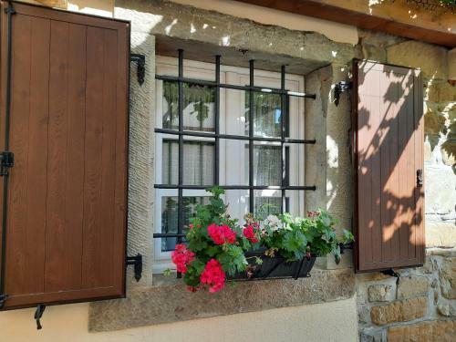 Apartment Guesthouse Nostalgia With Jacuzzi, Solar Shower And Bbq
