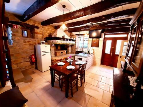 Apartment Guesthouse Nostalgia With Jacuzzi, Solar Shower And Bbq