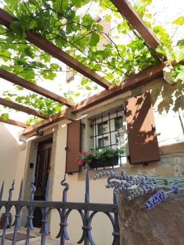 Apartment Guesthouse Nostalgia With Jacuzzi, Solar Shower And Bbq