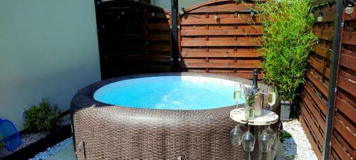 Apartment Guesthouse Nostalgia With Jacuzzi, Solar Shower And Bbq