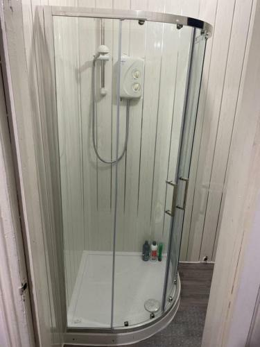 Ground Floor Large Studio Apartment; Off The Beach